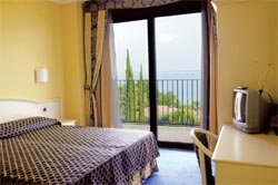 Photo HOTEL  RIVA DEL SOLE a MONIGA DEL GARDA