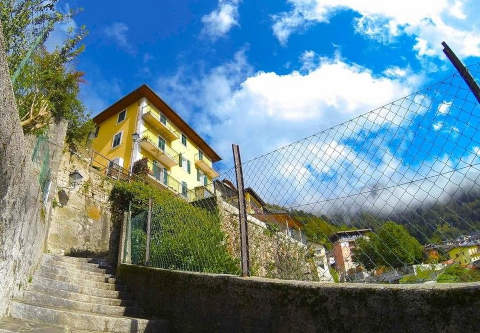 Foto AFFITTACAMERE APPARTAMENTI UN LETTO A CASTELLO di CASTELLO TESINO