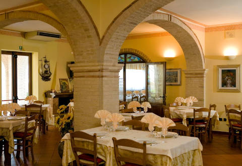 Foto HOTEL  RISTORANTE CASA ROSSA di ALBA ADRIATICA