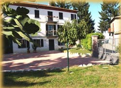 Photo B&B  FRAZIONE SANT'ANNA a COSTIGLIOLE D'ASTI