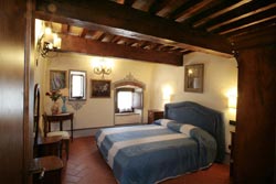 Foto APPARTAMENTI IN VILLA RELAIS SANTA MARGHERITA di CASTELLUCCIO