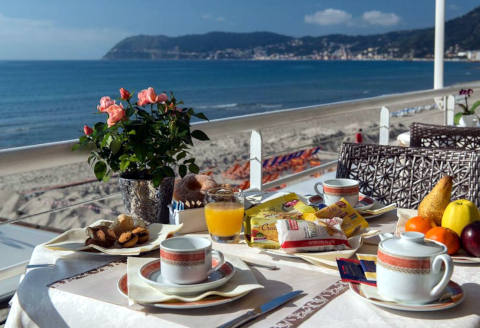 Hotel Regina - foto 1 (Colazione Vista Spiaggia)