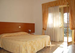 Photo HOTEL ALBERGO CORONA a TERRACINA