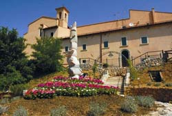 Foto HOTEL MONASTERO SAN COLOMBO - DIMORA STORICA di BARISCIANO