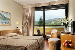 Photo HOTEL VILLAGGIO POIANO RESORT HOTEL a GARDA