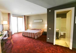 Photo HOTEL MANERBA DEL GARDA RESORT a MANERBA DEL GARDA