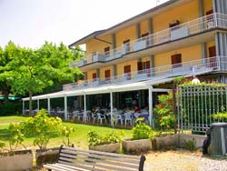 Foto HOTEL ALBERGO LA ROMANTICA di MANERBA DEL GARDA