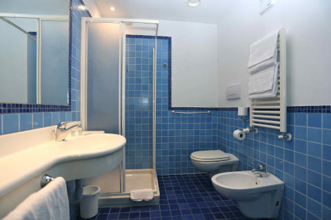 Express Hotel - foto 8 (Bagno Standard)