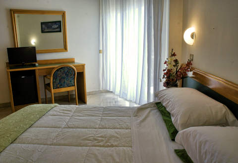 Foto HOTEL  NEPTUNUS di NETTUNO