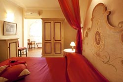 Photo HOTEL GARDEN RESORT & SPA LE DIMORE DI SAN CRISPINO a CASTELNUOVO