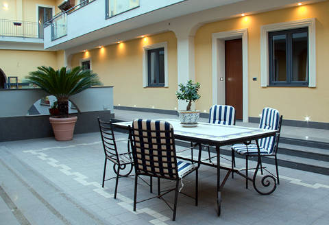 Photo HOTEL PALAZZO MULADA ROOM AND BREAKFAST a FRATTAMAGGIORE