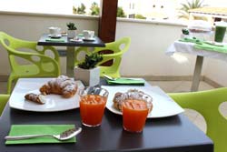 Bed And Breakfast Diamond - foto 8 (Colazione In Veranda)