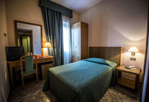 Photo HOTEL  RISTORANTE NUOVO ALBERGO  a CHIETI