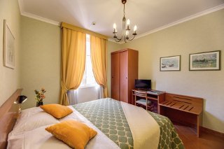 Photo HOTEL  CORONA a ROMA