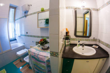 B&b Canta Napoli - foto 10 (Large And Confortable Bathroom)