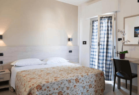 Photo HOTEL  SAINT TROPEZ a PINETO