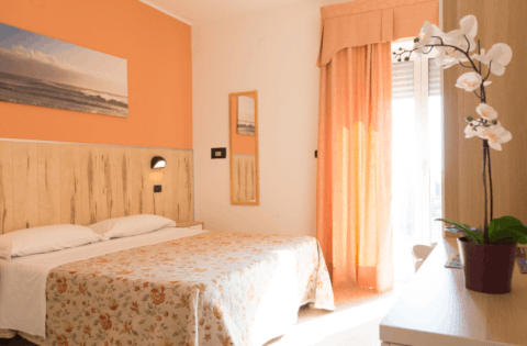 Photo HOTEL  SAINT TROPEZ a PINETO