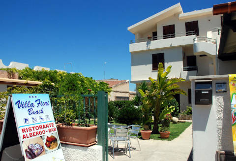 Foto AFFITTACAMERE VILLA FIORI BEACH di MENFI