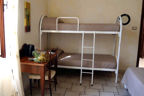 Guest House Del Viale - foto 9 (Chambre Pour 4 Personnes)