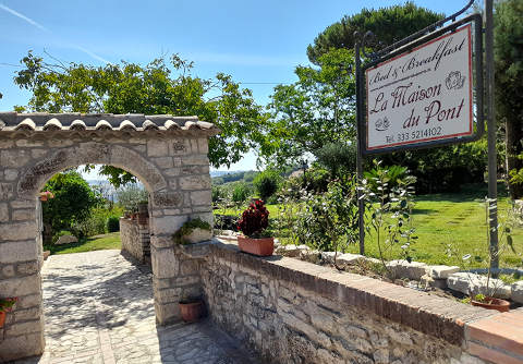 Foto HOTEL PENSIONE LA MAISON DU PONT di PIETRELCINA